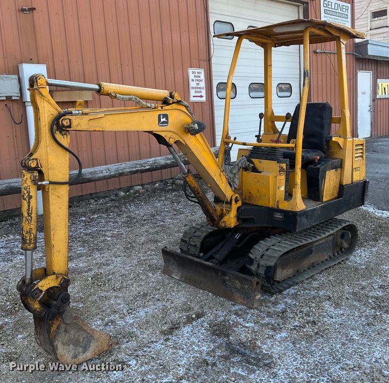 image for item DV0580 1992 John Deere 15 mini excavator