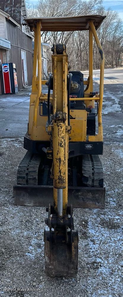 image for item DV0580 1992 John Deere 15 mini excavator