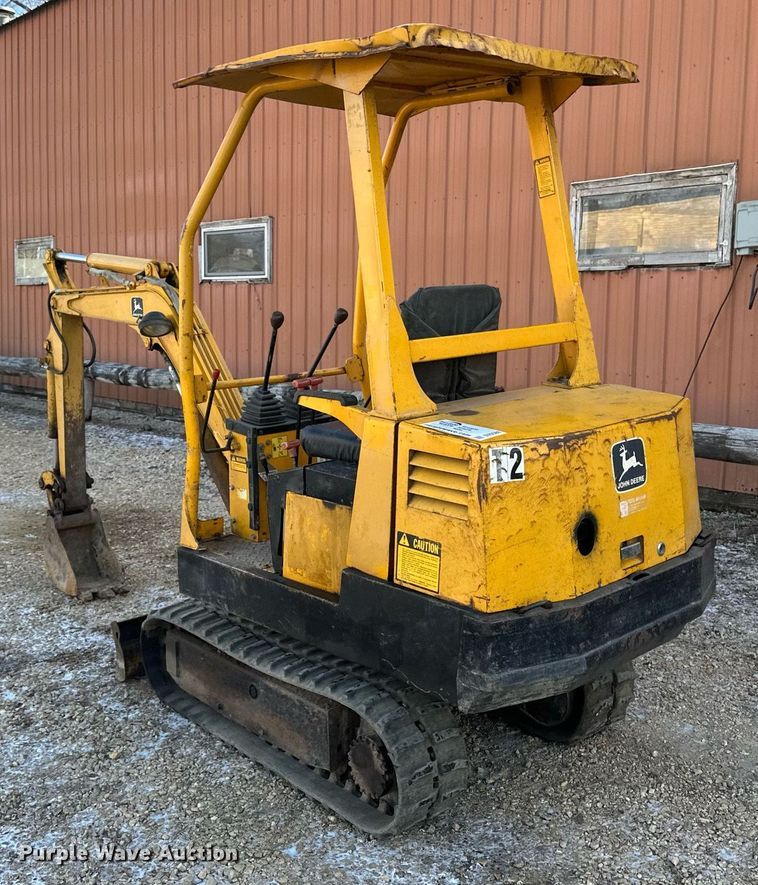 image for item DV0580 1992 John Deere 15 mini excavator