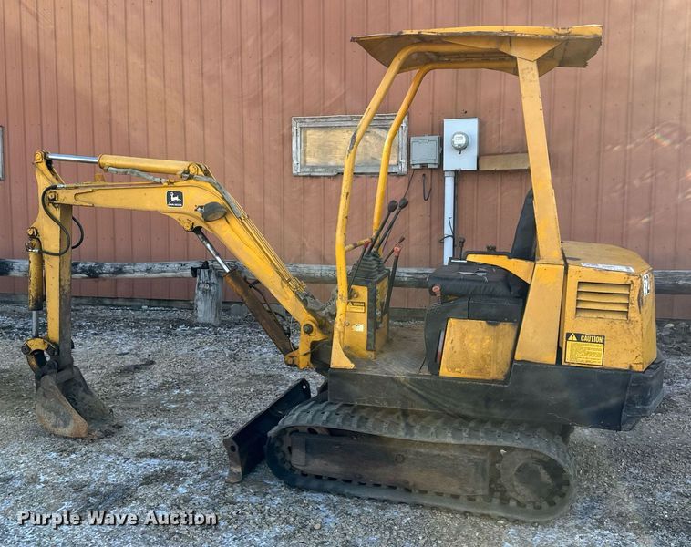 image for item DV0580 1992 John Deere 15 mini excavator