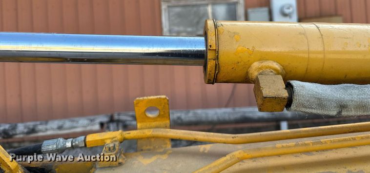 image for item DV0580 1992 John Deere 15 mini excavator