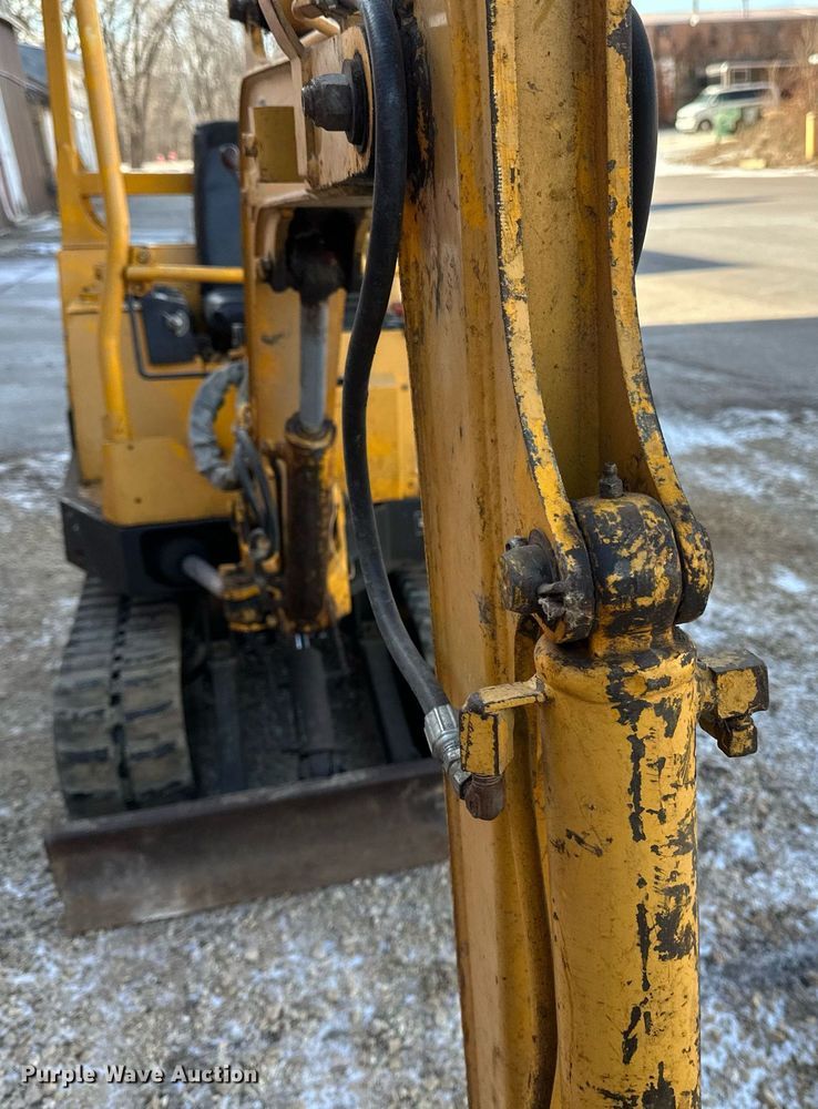 image for item DV0580 1992 John Deere 15 mini excavator