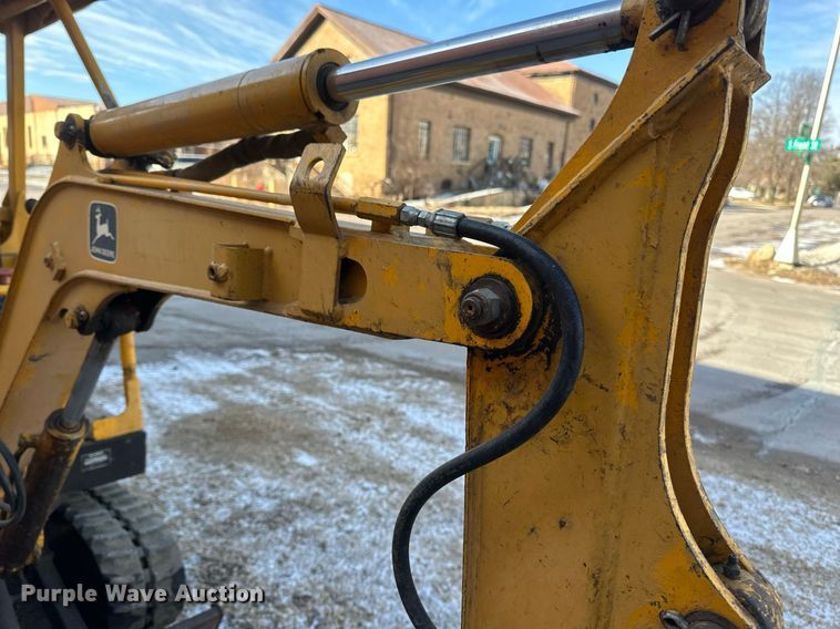 image for item DV0580 1992 John Deere 15 mini excavator
