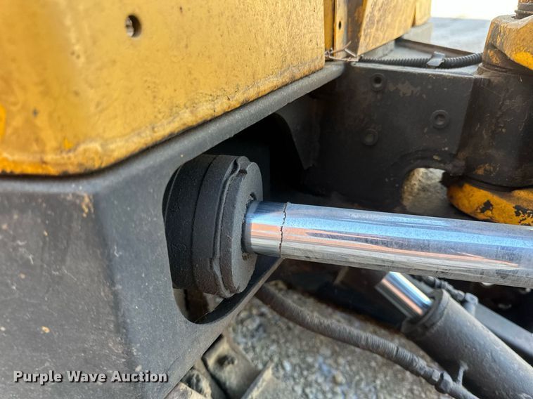 image for item DV0580 1992 John Deere 15 mini excavator