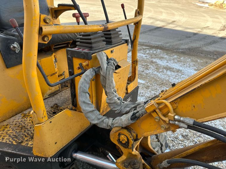 image for item DV0580 1992 John Deere 15 mini excavator