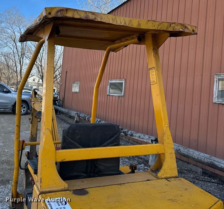 image for item DV0580 1992 John Deere 15 mini excavator