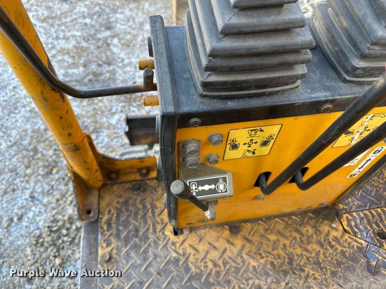 image for item DV0580 1992 John Deere 15 mini excavator