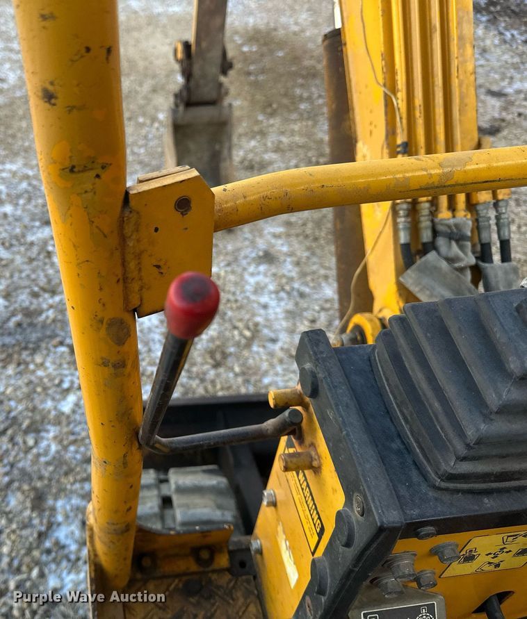 image for item DV0580 1992 John Deere 15 mini excavator