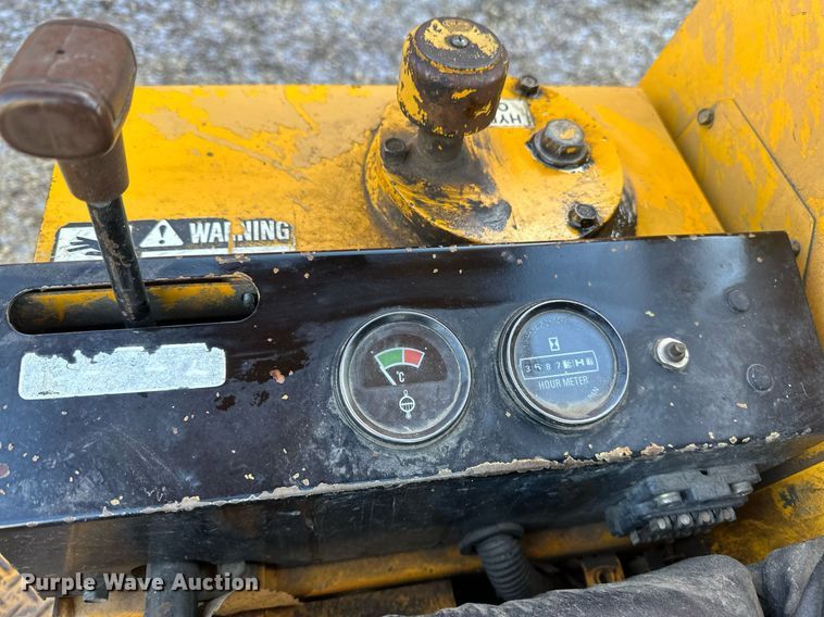 image for item DV0580 1992 John Deere 15 mini excavator