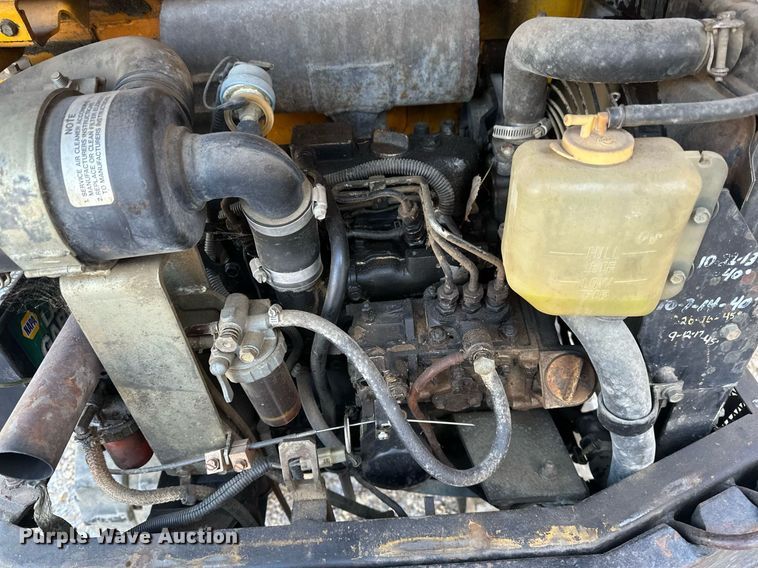 image for item DV0580 1992 John Deere 15 mini excavator