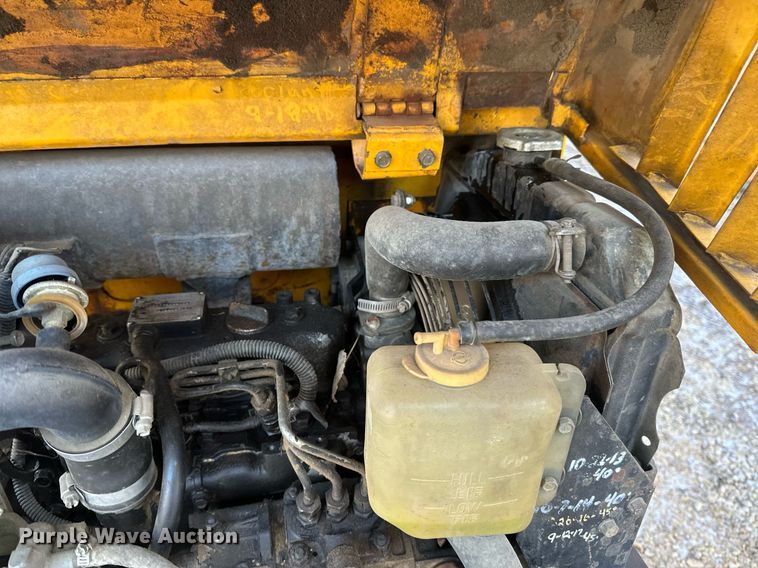 image for item DV0580 1992 John Deere 15 mini excavator