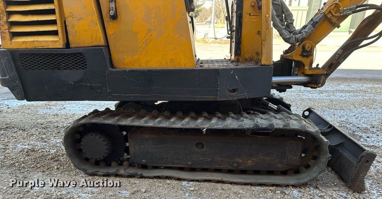 image for item DV0580 1992 John Deere 15 mini excavator