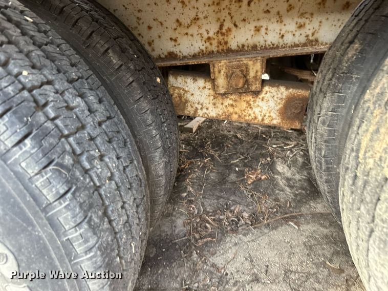 image for item DV0582 1993 Redi Haul equipment trailer