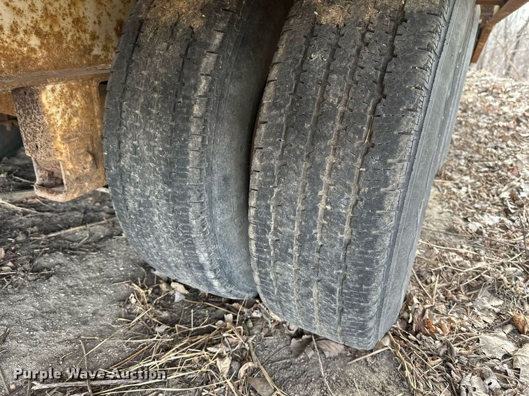 image for item DV0582 1993 Redi Haul equipment trailer