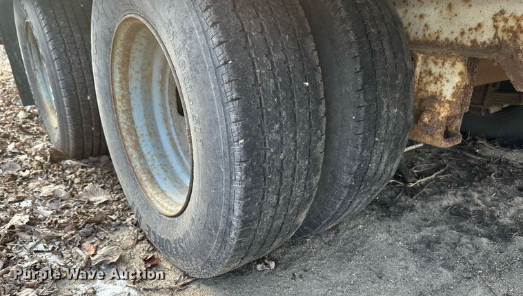 image for item DV0582 1993 Redi Haul equipment trailer