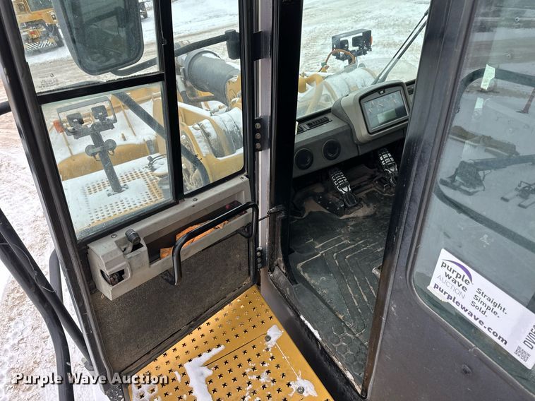 image for item DV0591 2017 Caterpillar 988K wheel loader