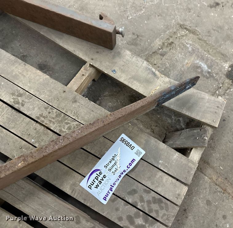 image for item DV0595 Skid steer forks