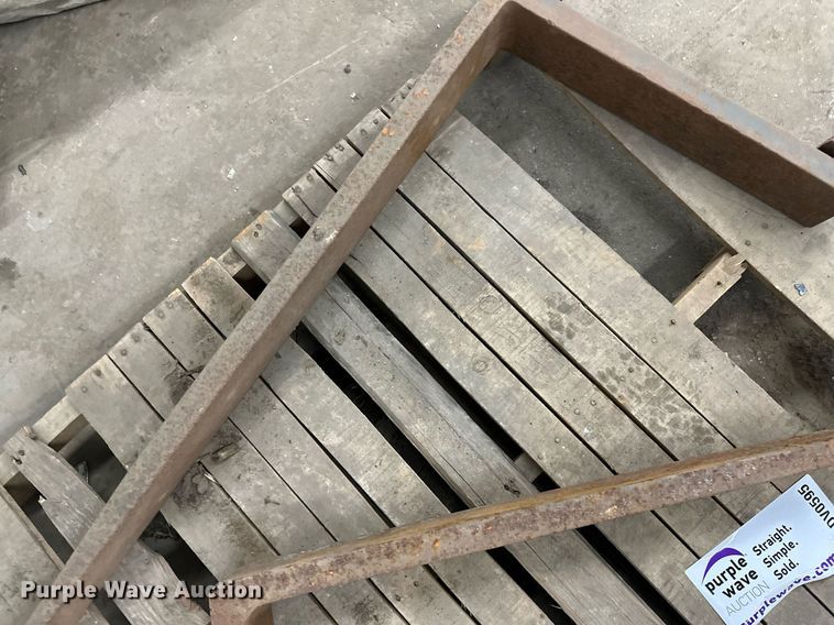 image for item DV0595 Skid steer forks