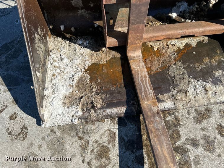 image for item DV0596 2015 Bobcat S650 skid steer loader