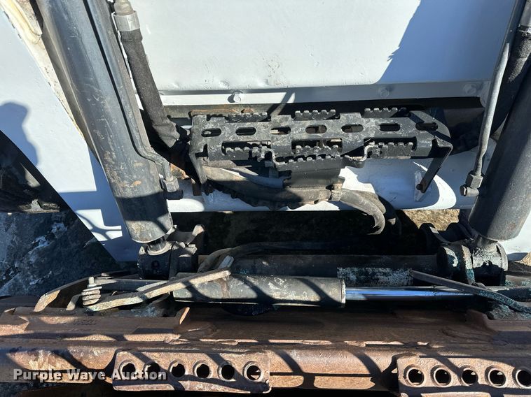 image for item DV0596 2015 Bobcat S650 skid steer loader