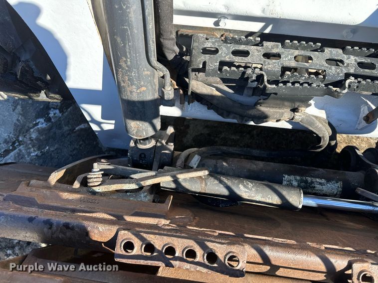 image for item DV0596 2015 Bobcat S650 skid steer loader