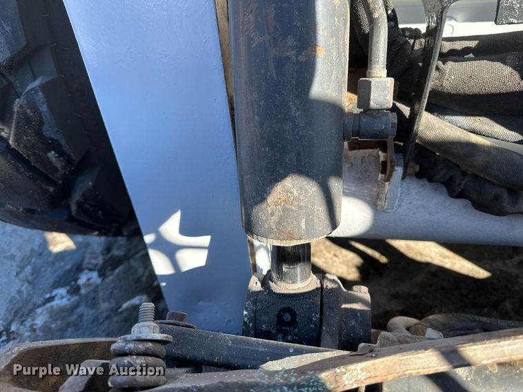 image for item DV0596 2015 Bobcat S650 skid steer loader