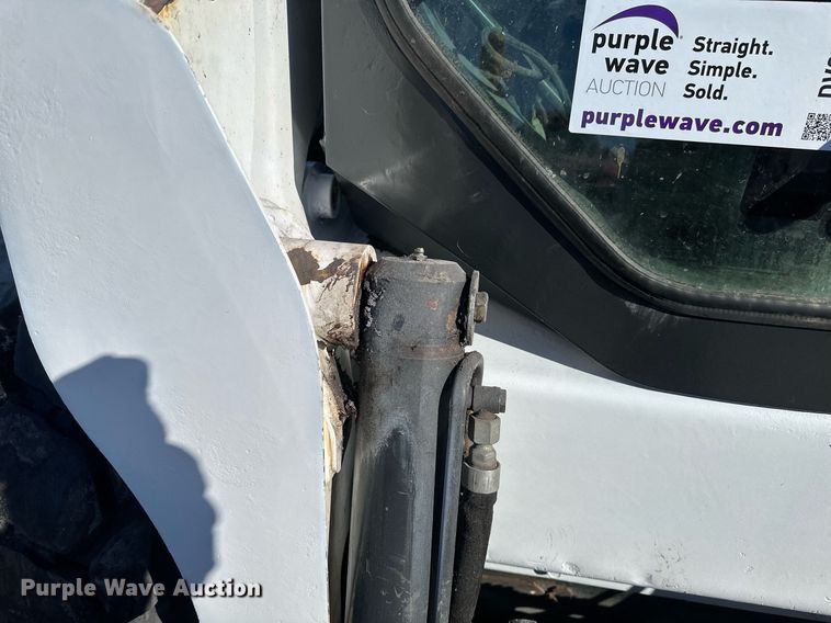 image for item DV0596 2015 Bobcat S650 skid steer loader