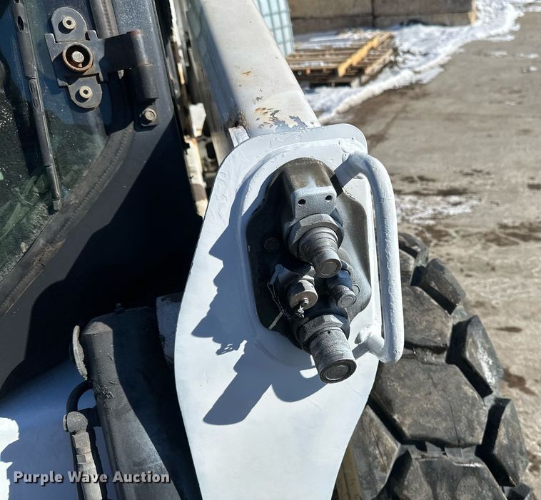 image for item DV0596 2015 Bobcat S650 skid steer loader