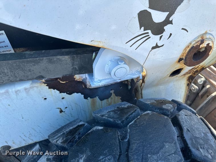 image for item DV0596 2015 Bobcat S650 skid steer loader