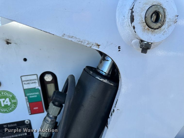 image for item DV0596 2015 Bobcat S650 skid steer loader