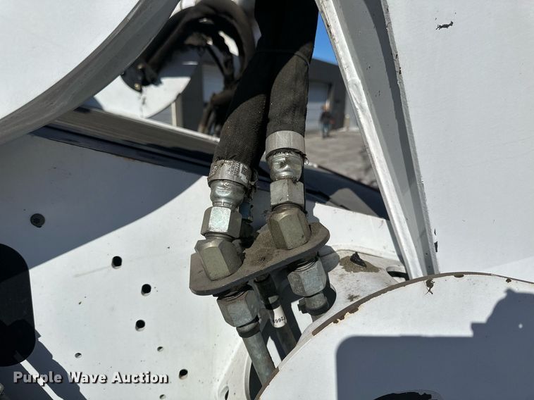 image for item DV0596 2015 Bobcat S650 skid steer loader