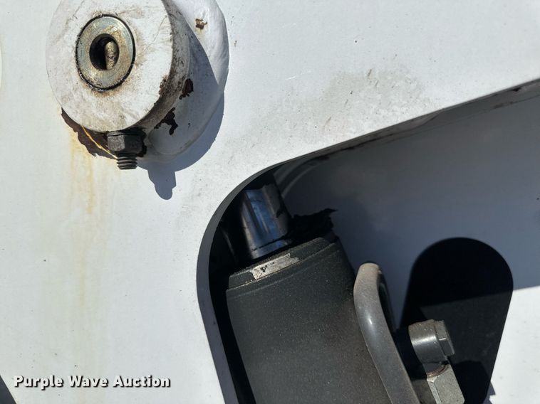 image for item DV0596 2015 Bobcat S650 skid steer loader