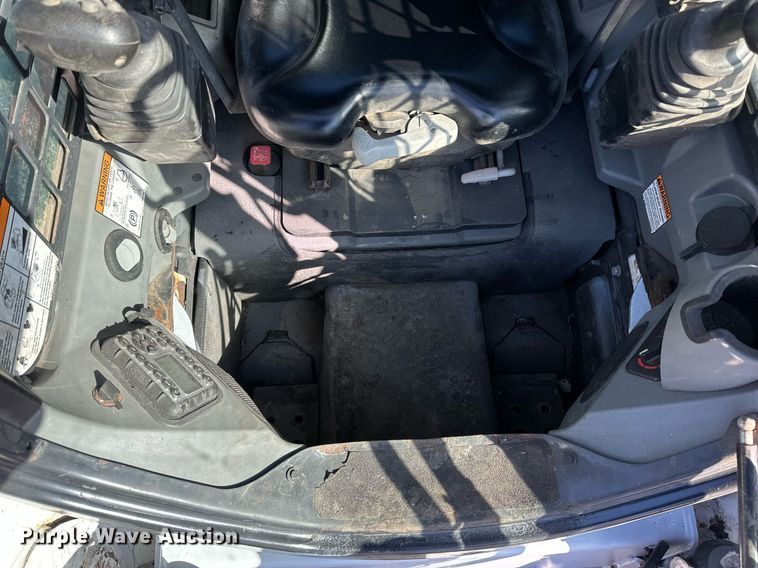 image for item DV0596 2015 Bobcat S650 skid steer loader