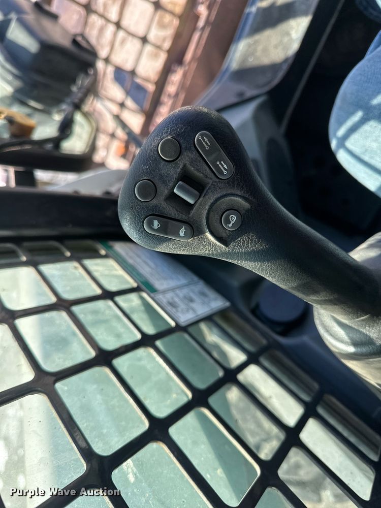 image for item DV0596 2015 Bobcat S650 skid steer loader