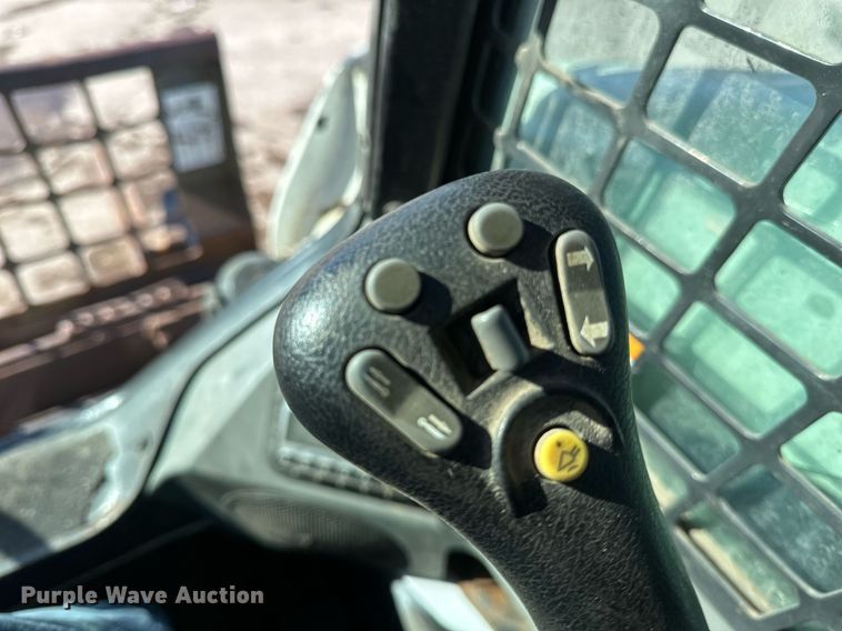 image for item DV0596 2015 Bobcat S650 skid steer loader