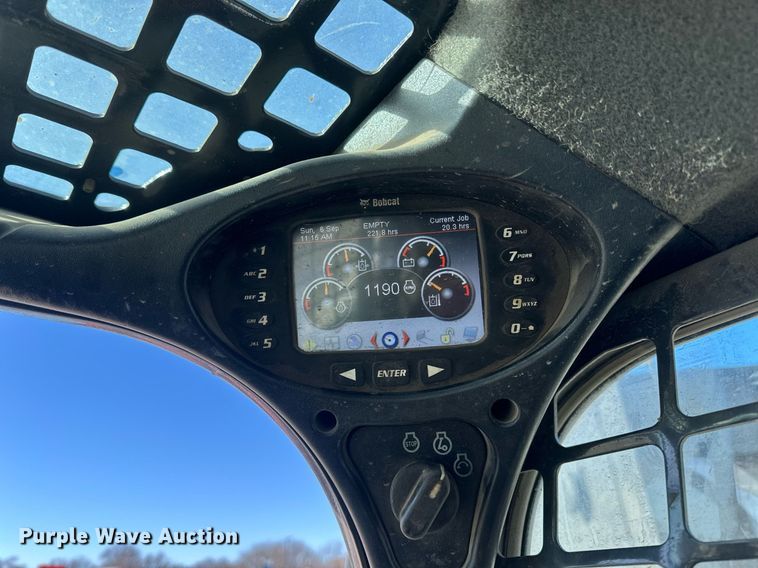 image for item DV0596 2015 Bobcat S650 skid steer loader