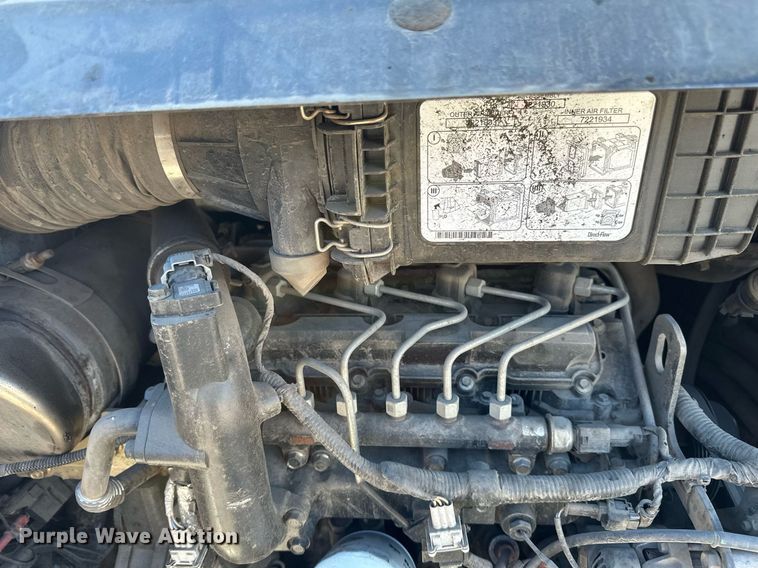 image for item DV0596 2015 Bobcat S650 skid steer loader