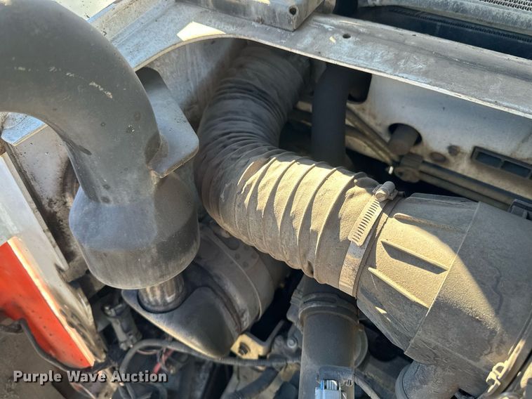 image for item DV0596 2015 Bobcat S650 skid steer loader