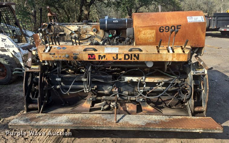 image for item DV1257 Mauldin 690F paver