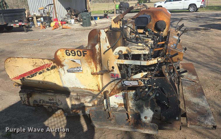 image for item DV1257 Mauldin 690F paver