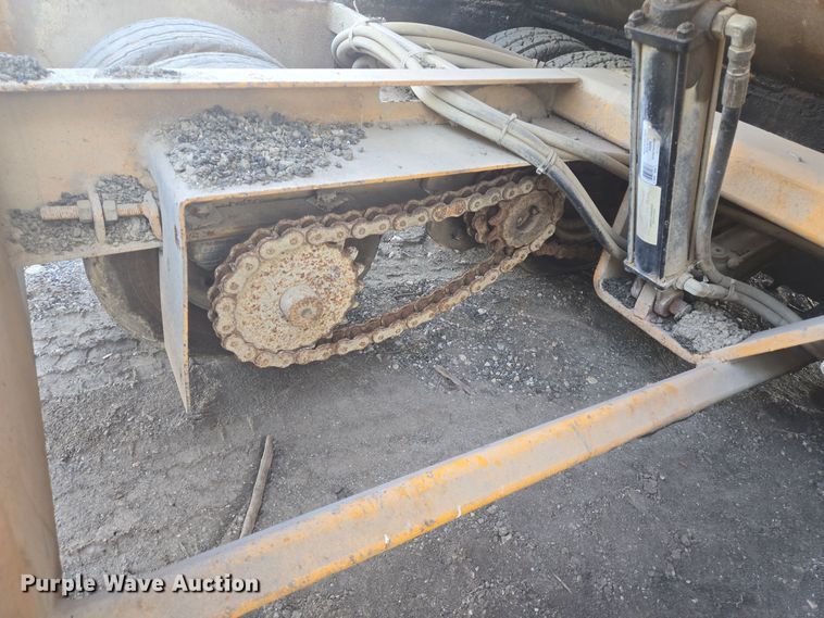 image for item DV1257 Mauldin 690F paver