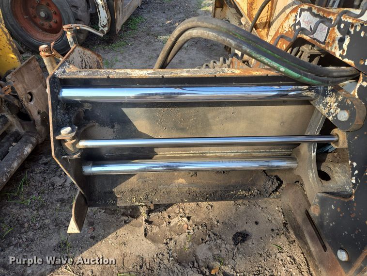 image for item DV1257 Mauldin 690F paver