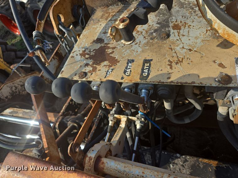 image for item DV1257 Mauldin 690F paver