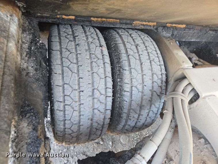 image for item DV1257 Mauldin 690F paver