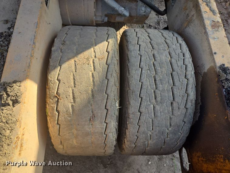 image for item DV1257 Mauldin 690F paver