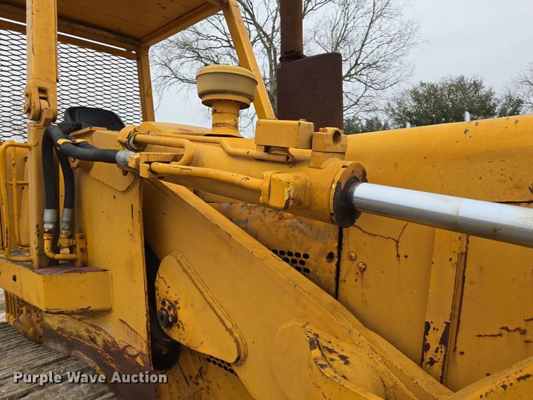 image for item DV1270 1977 John Deere 755 track loader