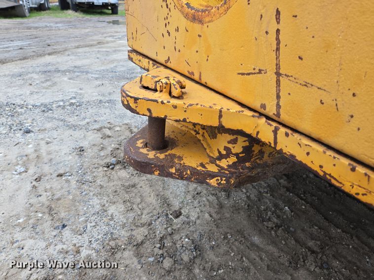 image for item DV1270 1977 John Deere 755 track loader