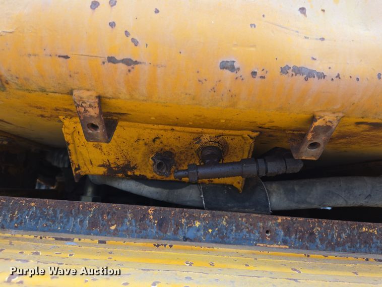 image for item DV1270 1977 John Deere 755 track loader