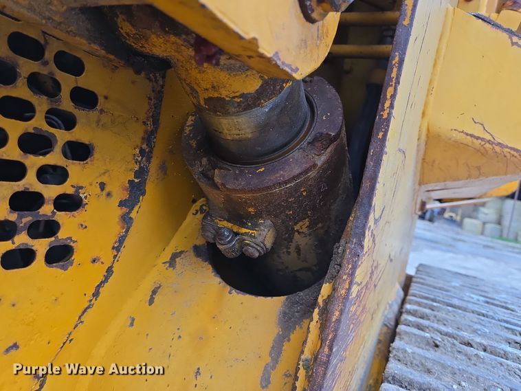 image for item DV1270 1977 John Deere 755 track loader
