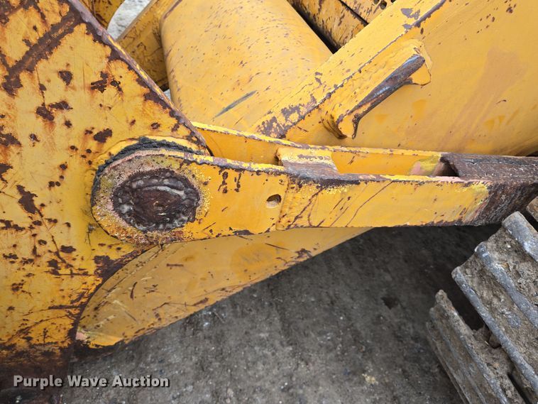 image for item DV1270 1977 John Deere 755 track loader